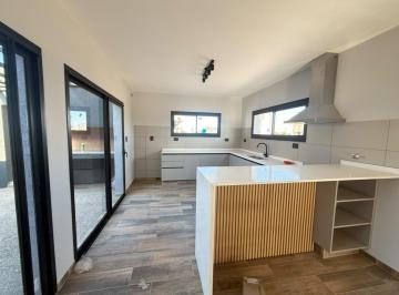 Casa · 270m² · 4 Ambientes · Casa Venta Planta Baja Rincones Manantiales 3 Dorm.