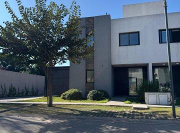 Casa de 1 ambiente, Córdoba · Casa de 140 M²,3 Dorm.. en Introva, Barrio Cerrado.