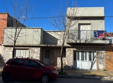 Casa · 148m² · 5 Ambientes · 1 Cochera · Casa en Venta Bolivar Al 1200