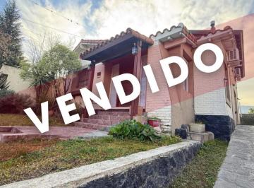 Casa · 260m² · 5 Ambientes · 1 Cochera · Casa en La Falda