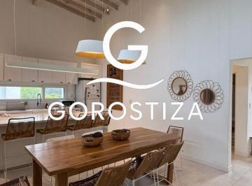 Casa · 140m² · 3 Dormitorios · 1 Cochera · Casa en Venta - Costa Esmeralda
