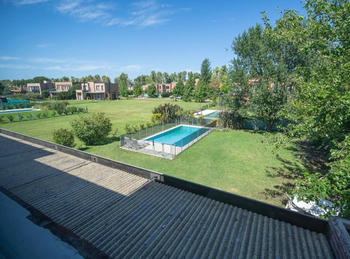 Casa · 200m² · 4 Ambientes · 2 Cocheras
