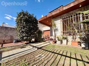 Casa · 117m² · 4 Ambientes · 3 Cocheras · Venta - Excelente Casa 4 Ambientes - Centro Santos Lugares