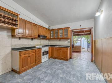 Casa · 213m² · 10 Ambientes · 5 Cocheras · Venta Casa con 2 Duplex en Merlo Norte
