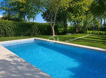 Casa · 180m² · 6 Ambientes · 2 Cocheras · Casa en Venta en Santa Elena, Pilar del Este, Pilar