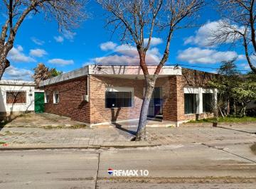 Casa · 173m² · 8 Ambientes · 1 Cochera · Casa en Excelente Ubicación con Alquiler Activo