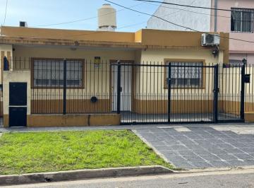 PH · 60m² · 3 Ambientes · 1 Cochera · Casa 3 Ambientes Al Frente | Cochera | Patio | 2 Dorm. | Hurlingham
