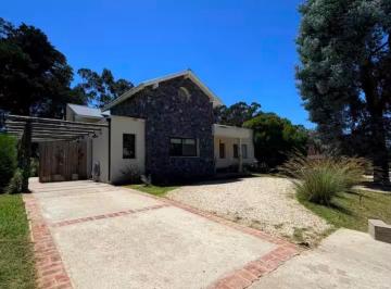 Casa · 150m² · 4 Ambientes · 1 Cochera · Alquiler Permanente en Barrancas de San Benito