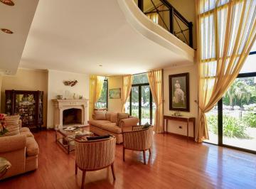 Casa · 381m² · 10 Ambientes · 5 Cocheras · Casa en Barrio San Facundo en Venta