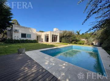 Casa · 175m² · 5 Ambientes · 1 Cochera · Venta Casa 5 Ambientes con Piscina en Fincas de Iraola Ii - Berazategui