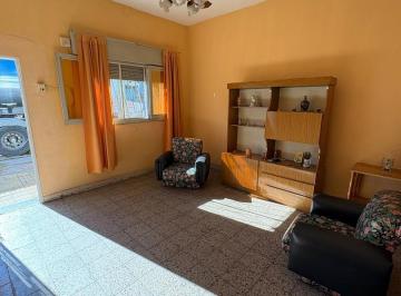 Casa · 85m² · 3 Ambientes · Casa con Terraza Propia! Ubicación Estratégica.