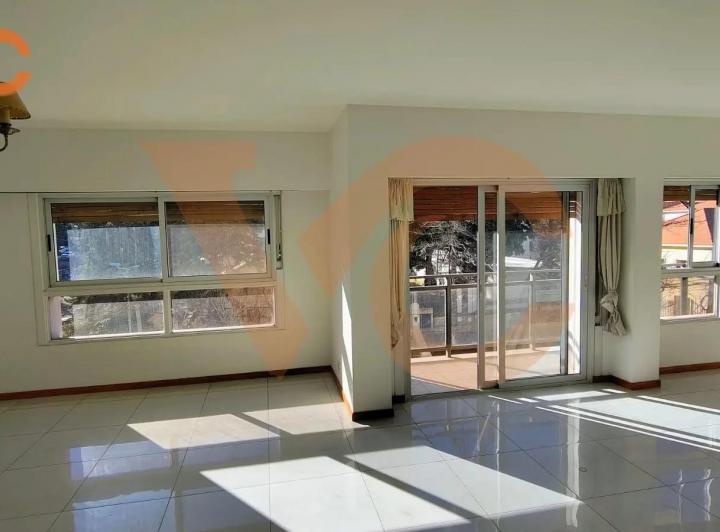 Departamento · 180m² · 6 Ambientes · 1 Cochera