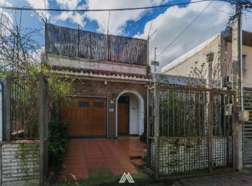 Casa · 129m² · 8 Ambientes · 2 Cocheras · Vendo Casa 4 Dorm. y Garage en La Blanqueada