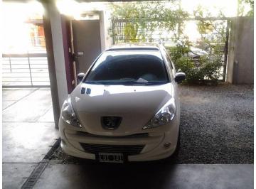 Garage · 8m² · Venta Cochera Semicubierta, Muy Fácil Acceso, San Isidro.