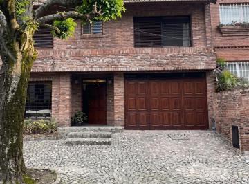 Casa · 325m² · 6 Ambientes · 4 Cocheras · Casa Muy Sólida en Venta