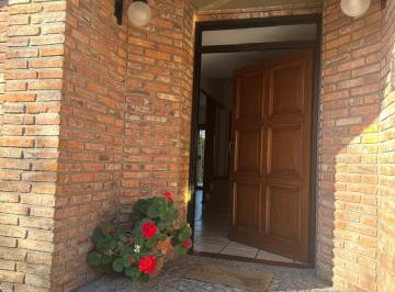 Casa · 325m² · 6 Ambientes · Casa en Venta. Zona Residencial Martinez, San Isidro. 6 Ambientes. 250 m, Jardin y Pileta