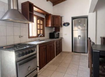 Casa · 150m² · 3 Ambientes · Casa y Departamento en Venta La Plata