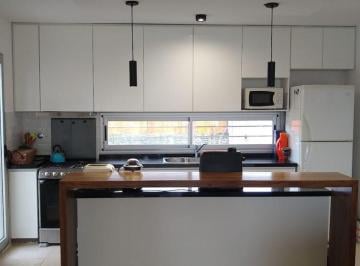 Casa · 104m² · 3 Ambientes · 1 Cochera · Casa 2 Dorm. Cochera Venta Estacion Alvear