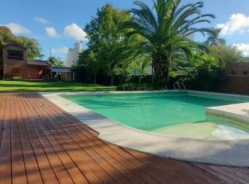 Casa · 334m² · 6 Ambientes · 2 Cocheras · Casa en Venta en Gonnet Entre Caminos.