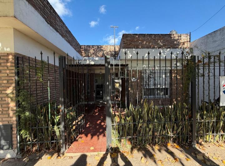 Casa · 332m² · 5 Ambientes · 1 Cochera