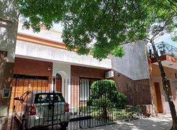 Casa · 343m² · 6 Ambientes · 1 Cochera · Casa en Boedo