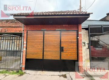 Casa · 72m² · 4 Ambientes · 1 Cochera · Casa en Jose León Suarez