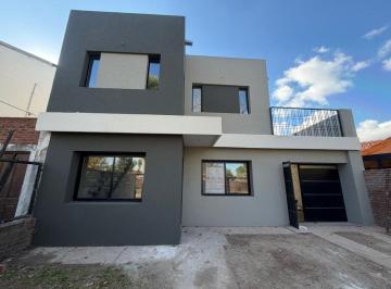 Casa de 4 ambientes, Funes · Casa a Estrenar de Calidad y Diseño en Los Solares Funes