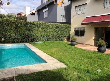 Casa · 250m² · 6 Ambientes · 1 Cochera · Casa 5 Ambientes con Pileta en Venta