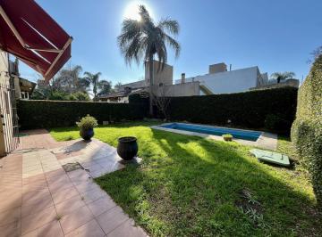 Casa · 250m² · 6 Ambientes · 1 Cochera · Casa Venta 6 Ambientes Castelar Norte Jardín Pileta Garage