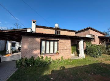 Casa · 180m² · 5 Ambientes · 4 Cocheras · Exc Casa 4 Dorm Alq Esc/gge/jard/qcho/asad San Lorenzo