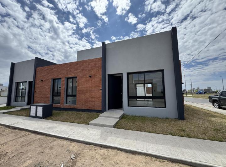 Casa · 83m² · 3 Ambientes · 1 Cochera