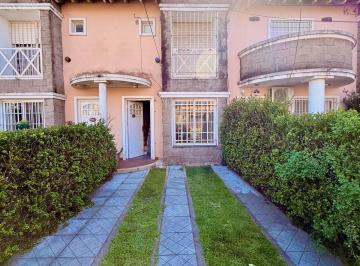 Casa · 70m² · 3 Ambientes · 1 Cochera · Casa - Temperley Oeste