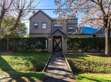 Casa · 780m² · 8 Ambientes · Venta - Casa en Fisherton - Rosario