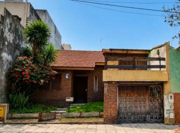 Casa · 169m² · 5 Ambientes · 1 Cochera · Casa en Pompeya