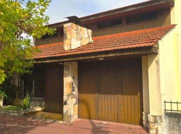 Casa de 4 ambientes, Lanús · Casa de 4 Ambientes con Garaje Pasante y Fondo Libre