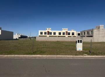 Terreno · 360m² · ¡Venta! Lote en Chacras Green ¡Apto Dúplex!