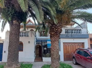 Casa · 300m² · 8 Ambientes · 1 Cochera · Venta Casa Gran Potencial Usd 150.000 Permuta