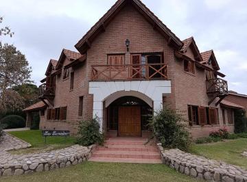 Casa · 185m² · 7 Ambientes · 2 Cocheras · Las Lavandas, Se Alquila La Casa Que Soñaste.
