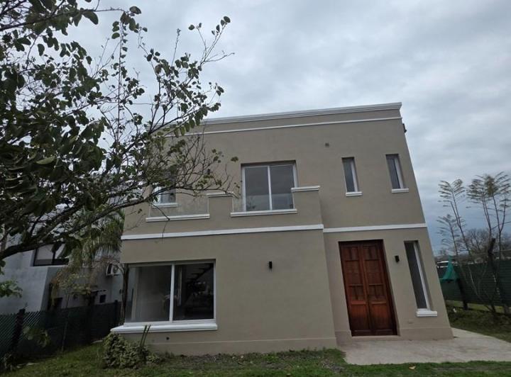 Casa · 215m² · 5 Ambientes