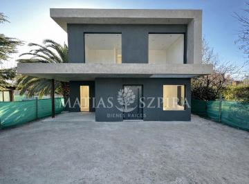 Casa · 138m² · 4 Ambientes · 1 Cochera · Venta, Casa en Banco Provincia de Bs. As.