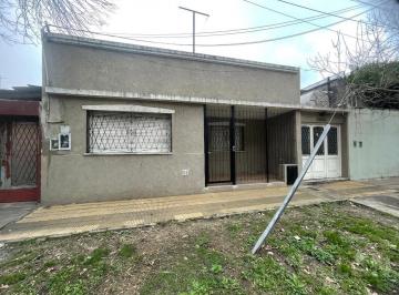 Casa · 173m² · 3 Ambientes · 1 Cochera · Casa de 3 Ambientes en Lote Propio con Deposito