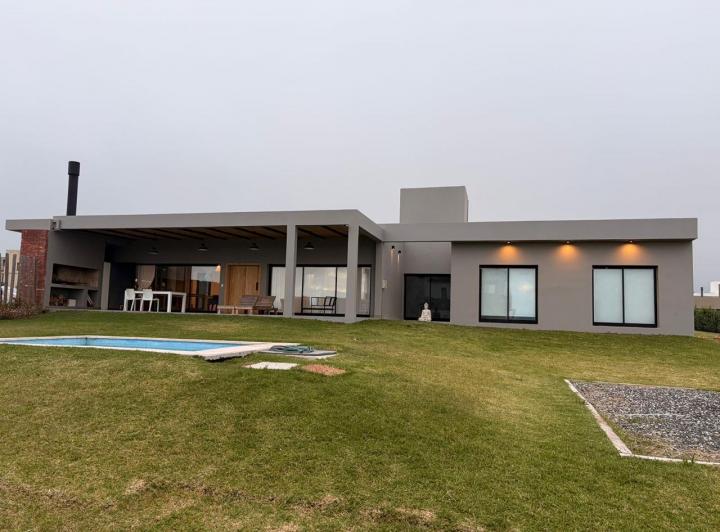 Casa · 175m² · 3 Ambientes · 1 Cochera