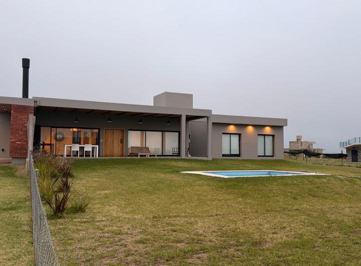 Casa · 175m² · 3 Ambientes · 1 Cochera
