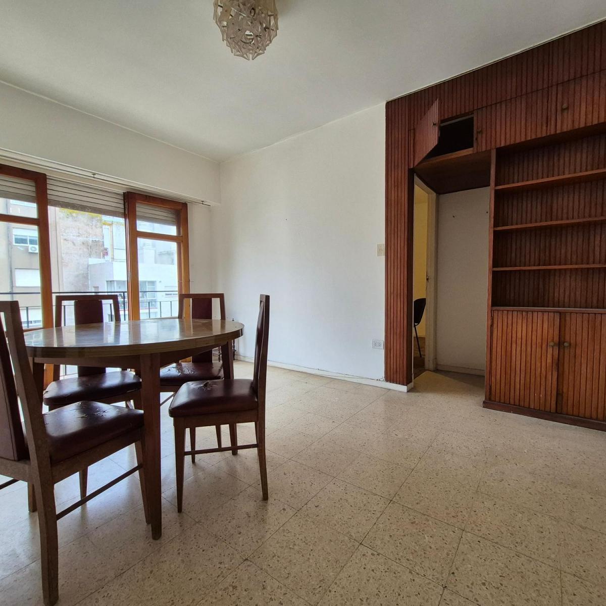 Departamento de dos ambientes al contrafrente abierto con expensas incluidas