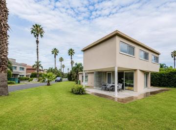 Casa · 152m² · 5 Ambientes · 2 Cocheras · Funes Hills - San Marino