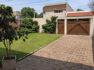 Casa de 5 ambientes, La Plata · Casa a Una Cuadra de Cantilo y Dos Se Camino Belgrano con Tres Dorm.