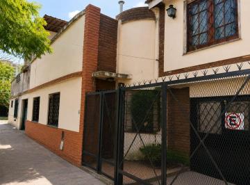 Casa de 5 ambientes, Lomas de Zamora · Casa de 5 Ambientes con Cochera Cubierta en Excelente Ubicación. Apta Crédito
