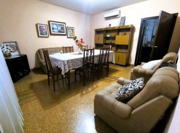 Casa · 180m² · 3 Ambientes · 1 Cochera · Venta - Casa C/local, Garage - San Justo