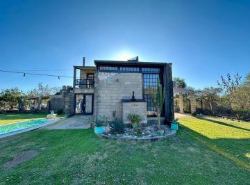 Quinta vacacional · 116m² · 1 Dormitorio · 1 Cochera · Increíble Quinta Sobre La Ruta en Arroyo Leyes