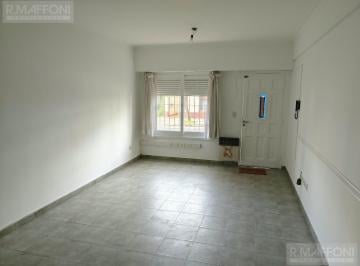 Casa · 77m² · 4 Ambientes · 1 Cochera · Casa en PH